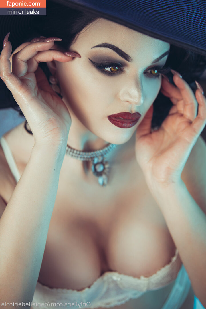 Danielle Denicola, danielledenicola, danielledenicolaofficial, danielledenicolavip, daniellednicola, https: Alastonvuodot OnlyFans/Patreon Kuva #60
