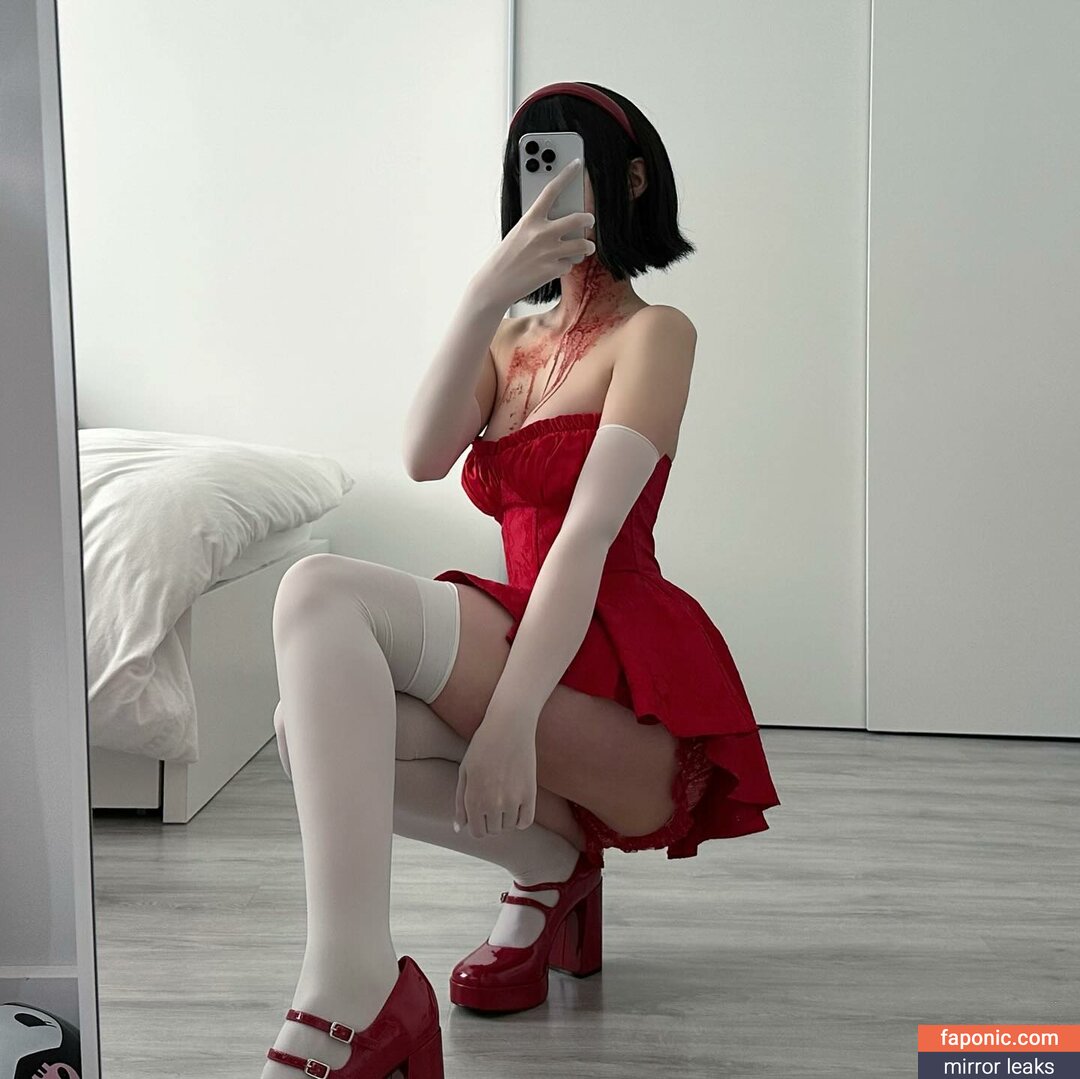 Julia Majch, moonunyo Alastonvuodot  Kuva #3